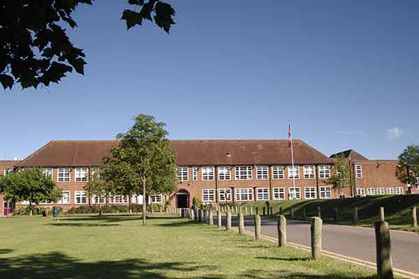 การเรียนต่อโรงเรียนมัธยมของรัฐในอังกฤษ Brockenhurst College